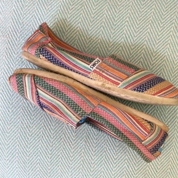 Toms size 8 women’s Colorful Striped Canvas Slip-Ons - fair condition - Picture 8 of 15